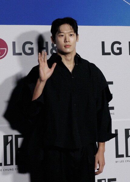 정승원, 첫 서울패션위크 참석… 패션계까지 섭렵