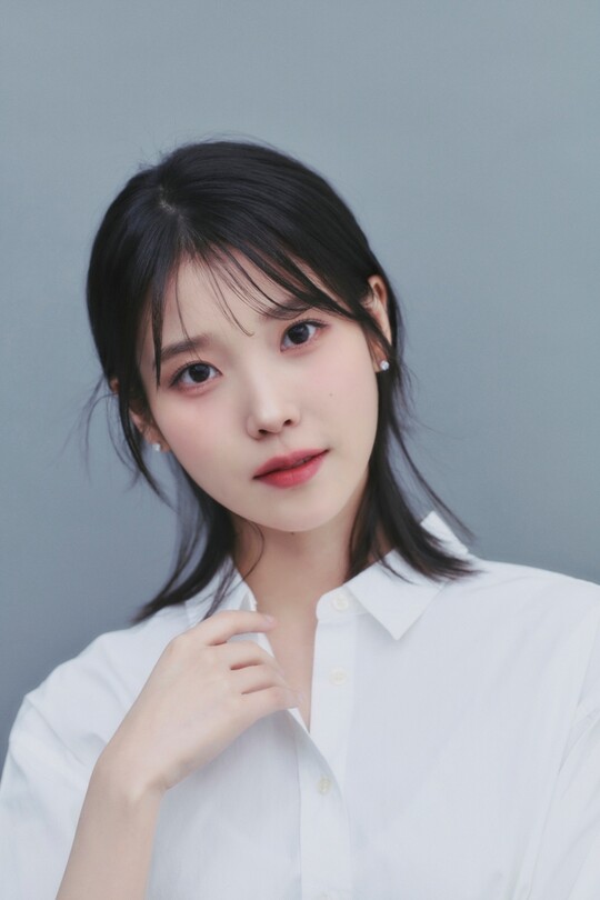 아이유, 데뷔 17주년 맞아 2억 원 기부