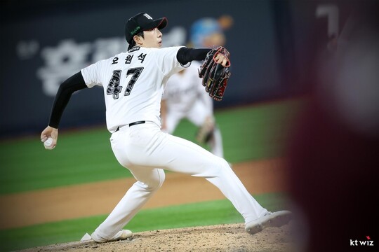 kt, 오원석 호투와 황재균 100안타로 키움 7-0 완파