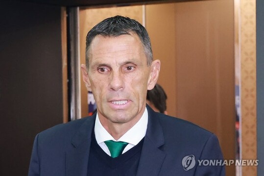 전북 현대 포옛 감독·코치, 심판 판정 비난으로 제재금 부과
