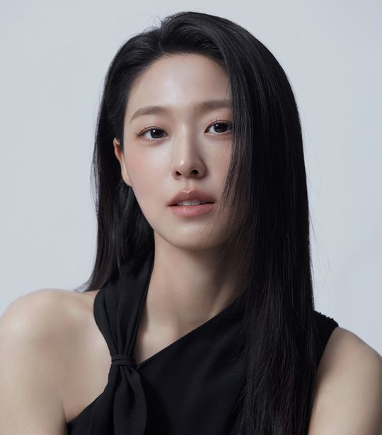 김설현, 새 소속사 더프레젠트컴퍼니와 전속 계약 체결