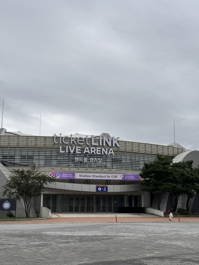 티켓링크 라이브 아레나 계약, 공연계 반발 거세