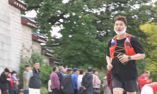 전현무, 무라토너로 8km 강아지런 도전