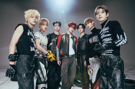 클로즈 유어 아이즈, 데뷔 7개월 만에 음반 판매량 100만 장 돌파