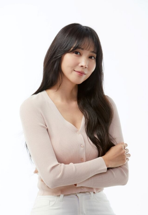 배우 오윤아, 1인 기획사 설립으로 새 출발