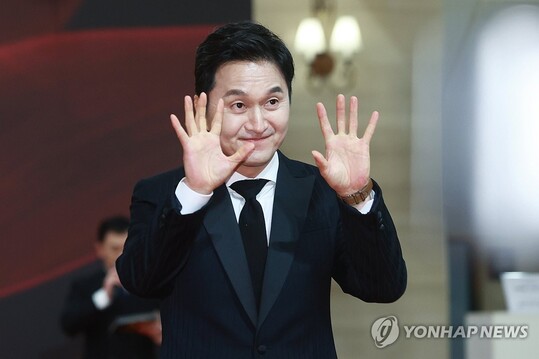 장현성, 조진웅 빈자리