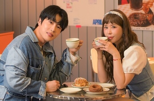 코요태 신지, 5월 가수 문원과 결혼 발표