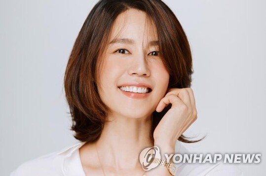 배우 김지호, 공공도서관 도서 훼손 논란에 사과