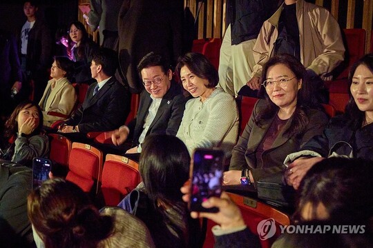 이재명 대통령 부부 관람 효과...라이브러리컴퍼니, 흥행작 