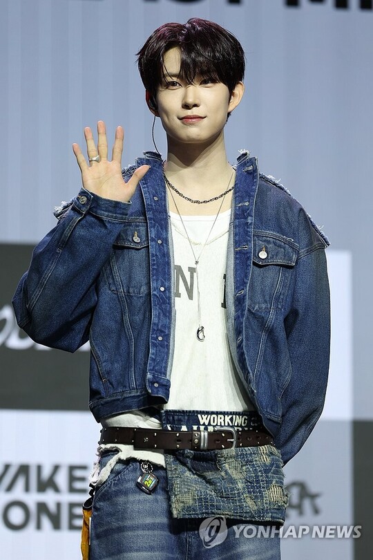 알파드라이브원 김건우, 부적절 발언으로 활동 중단