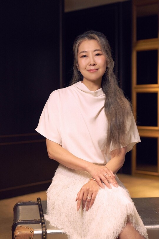 매기 강 감독, 더프레젠트컴퍼니와 전속계약 체결