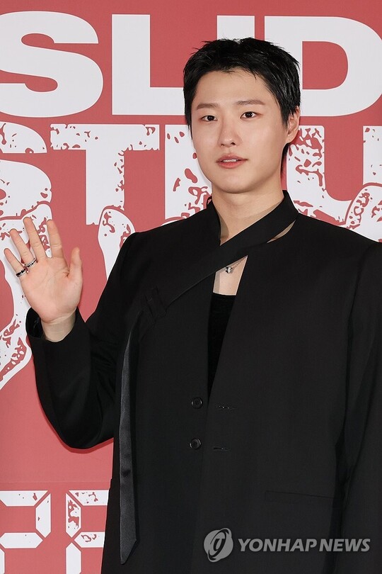 가수 우즈, 해외 콘서트 무급 스태프 구인 논란