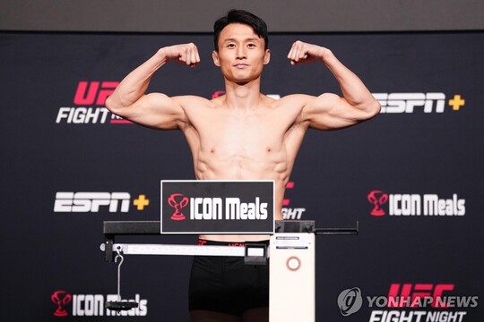최두호, UFC 2라운드 TKO 승…정찬성 코칭이 승부 갈랐다