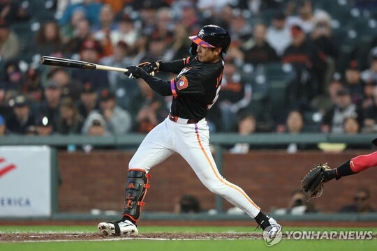 이정후, MLB 17경기 연속 안타 행진...MLB 한국 선수 신기록