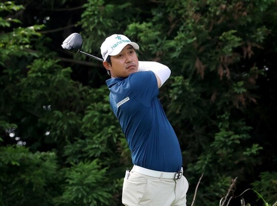 3년 7개월 만의 우승 노리는 박은신, KPGA 클래식 1R 선두 질주